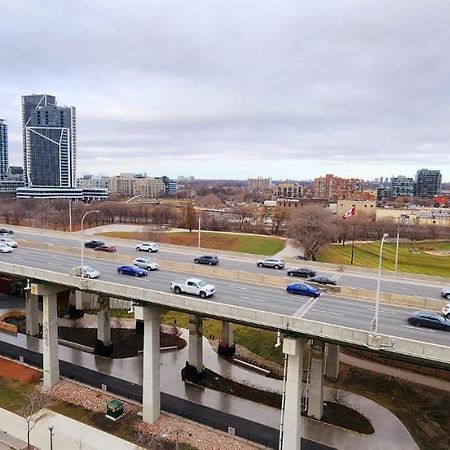 Lakefront Living Downtown Toronto - Free Parking, Gym, Indoor Pool מראה חיצוני תמונה