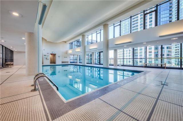 Lakefront Living Downtown Toronto - Free Parking, Gym, Indoor Pool מראה חיצוני תמונה