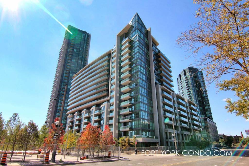 Lakefront Living Downtown Toronto - Free Parking, Gym, Indoor Pool מראה חיצוני תמונה